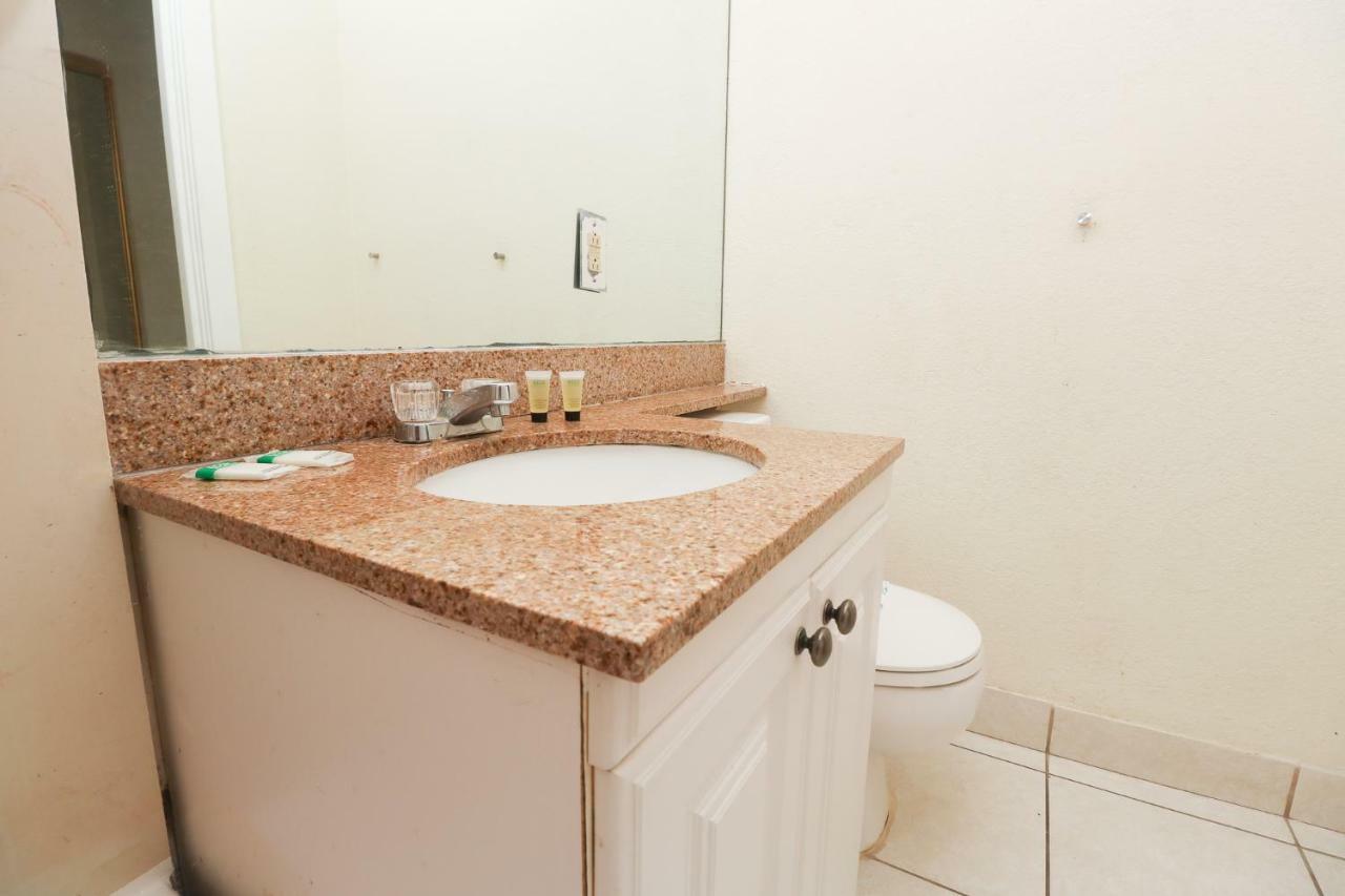 670 Partial Ocean View Hollywood Beach Дания-Бич Экстерьер фото